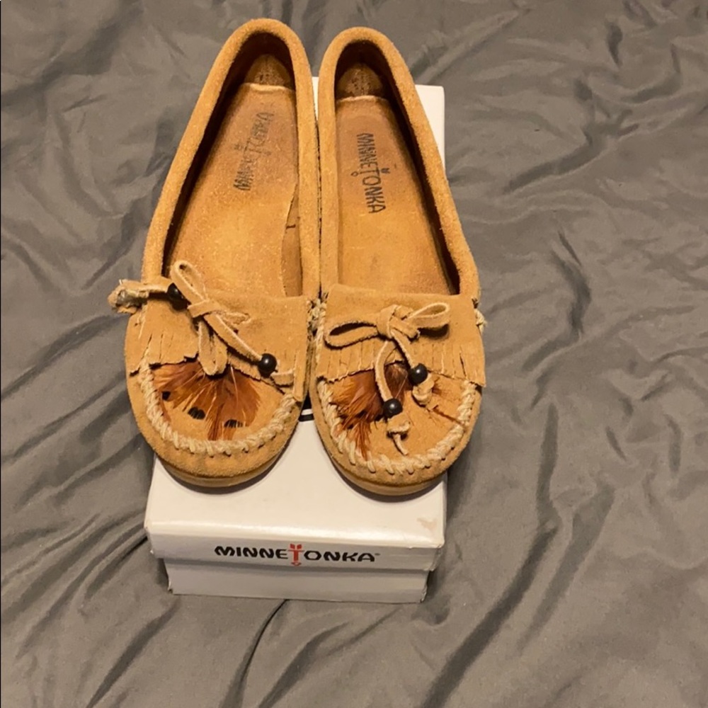 Minnetonka moccasins size 6